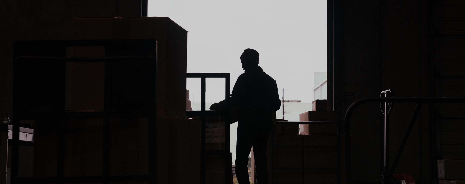 TALK TO AN EXPERT background